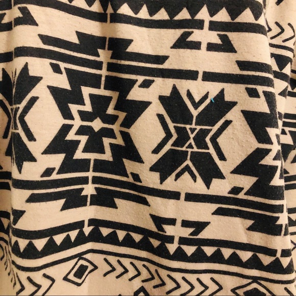 Tribal print taupe + black top - Picture 3 of 5